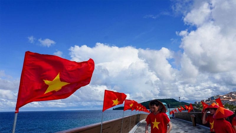 Nguồn gốc và Ý nghĩa lá cờ Việt Nam: biểu tượng thiêng liêng Tổ Quốc
