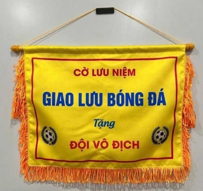 Cờ lưu niệm bóng đá đẹp: mẫu thiết kế và báo giá mới nhất