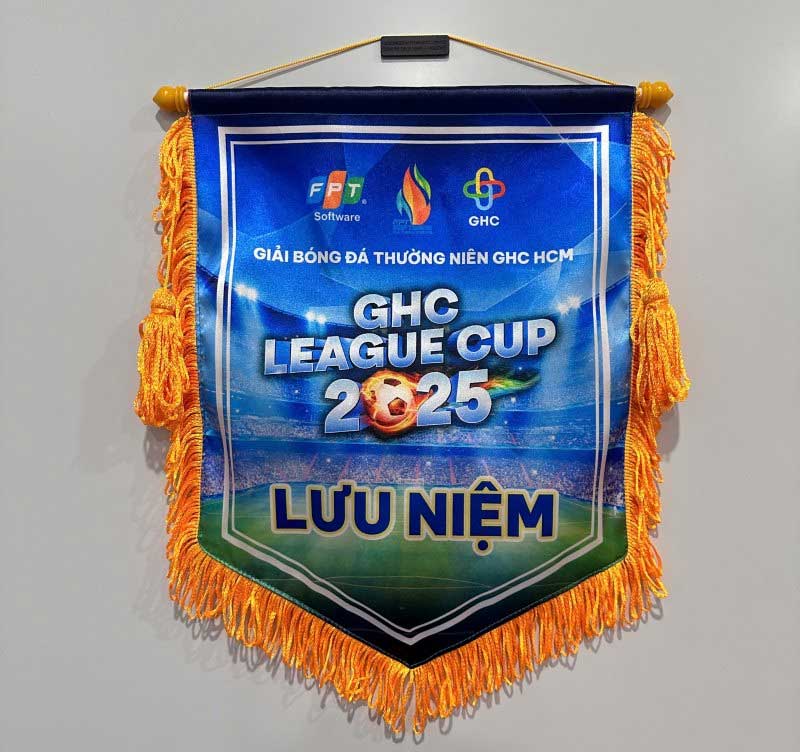 Cờ lưu niệm bóng đá đẹp: mẫu thiết kế và báo giá mới nhất