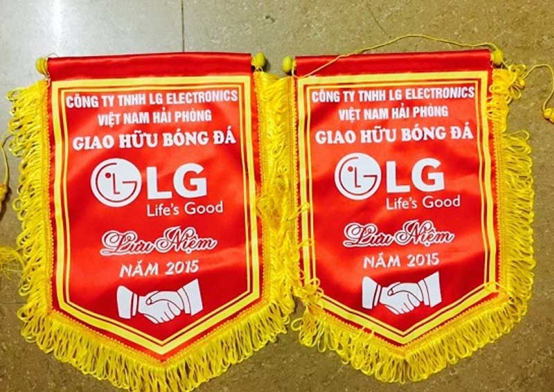 Cờ lưu niệm giao lưu bóng đá: mẫu đẹp cho giải đấu và câu lạc bộ