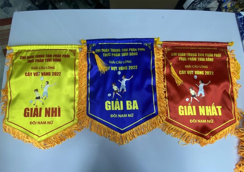 Kích thước cờ lưu niệm chuẩn và cách lựa chọn phù hợp