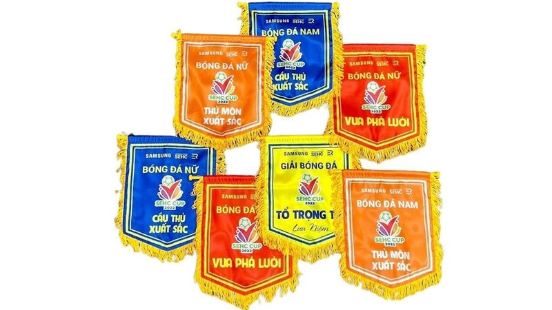 30+ mẫu cờ lưu niệm đẹp cho bóng đá, hội thao và sự kiện